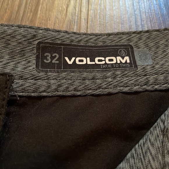 VOLCOM • Chino • Shorts • TRUE TO THIS • Black • 32 • Modern Fit • REPREVE • - Picture 3 of 6